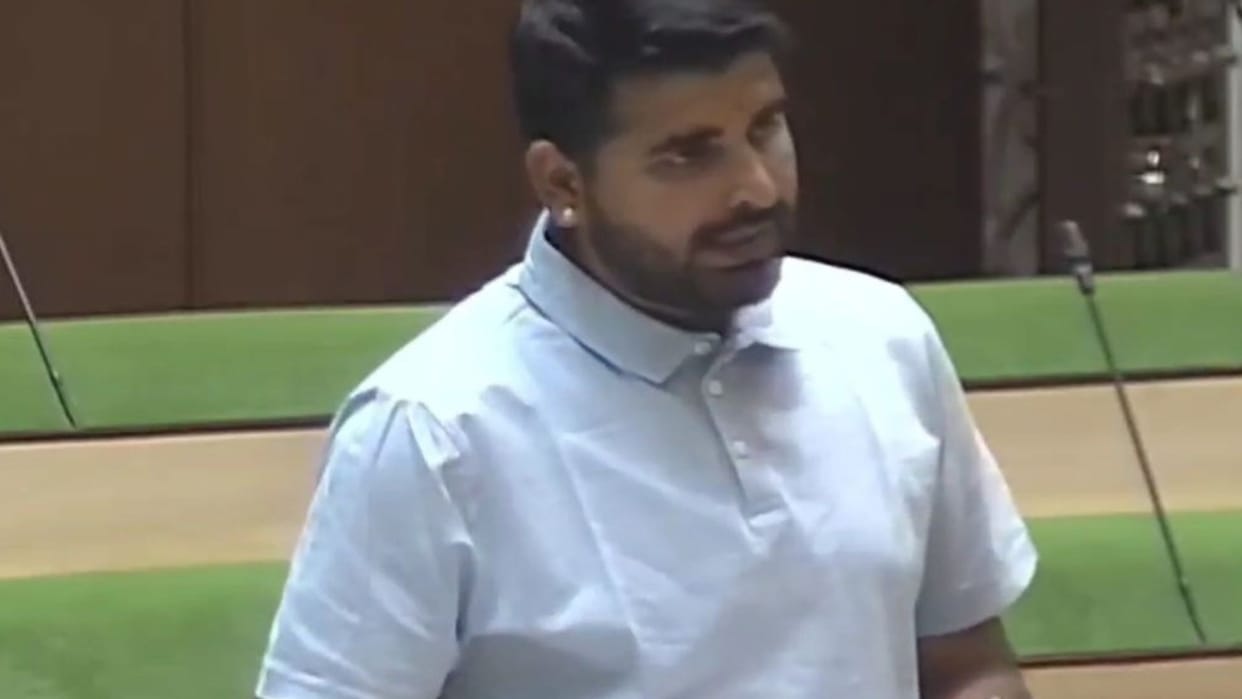 Shiv MLA Ravindra Bhati surrounded the government in the assembly