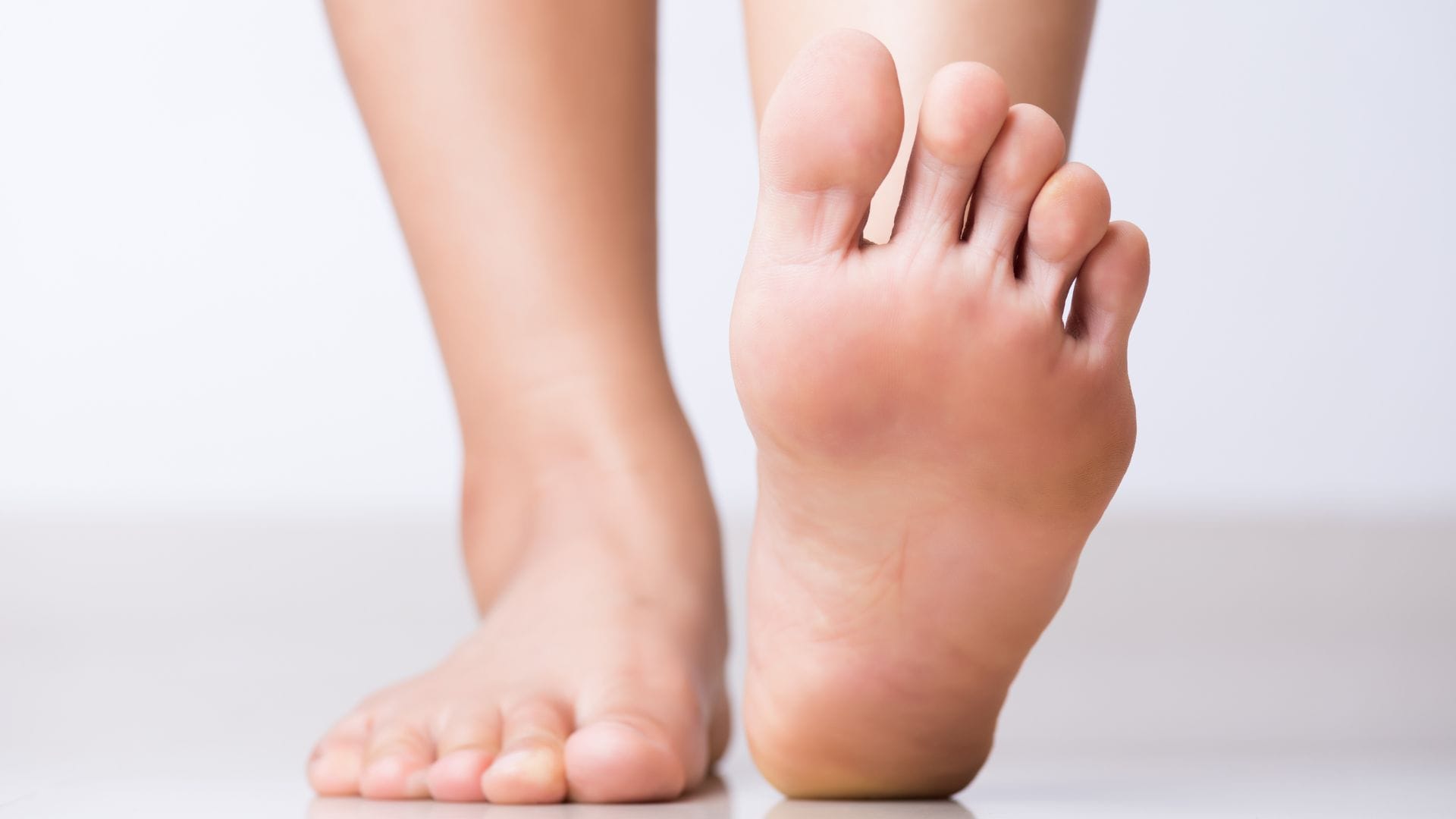 Samudrik Shastra about the sole of foot pair ke talve lines in hindi