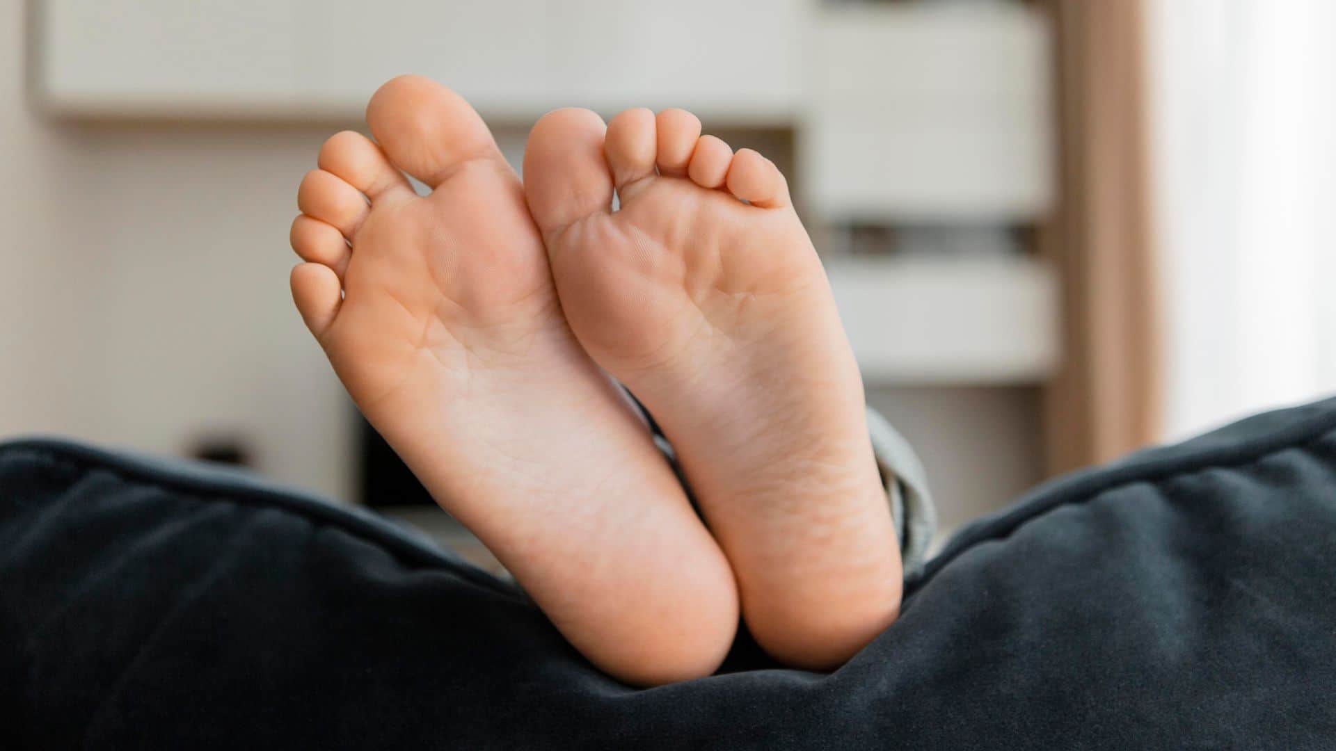 Pedicure Benefits In Monsoon in hindi ghar par Pedicure kaise karein