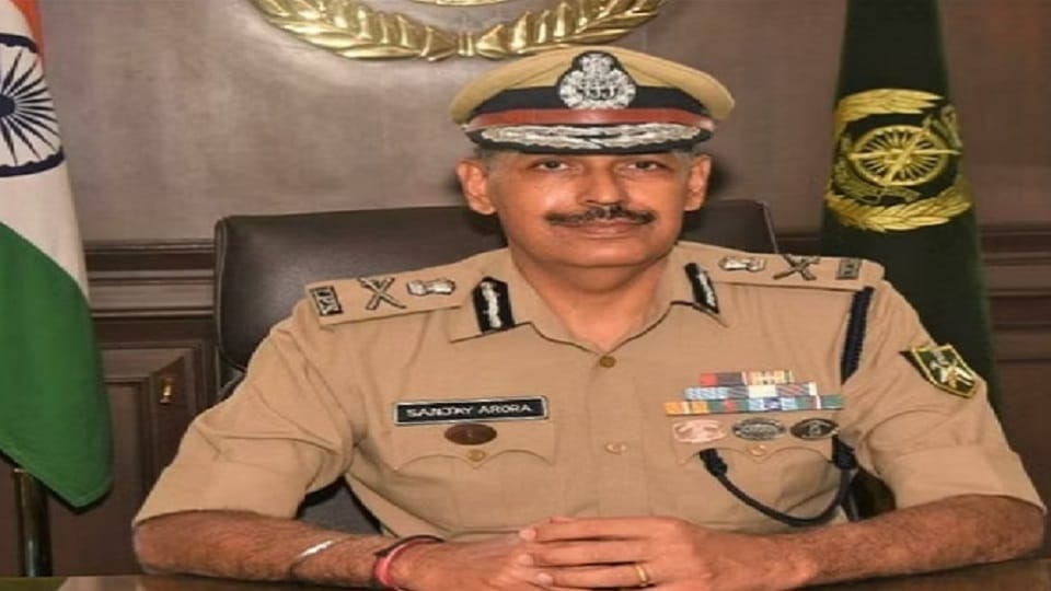 Delhi: Delhi Police Commissioner Sanjay Arora upset with MP's letter, two IPS officers transferred