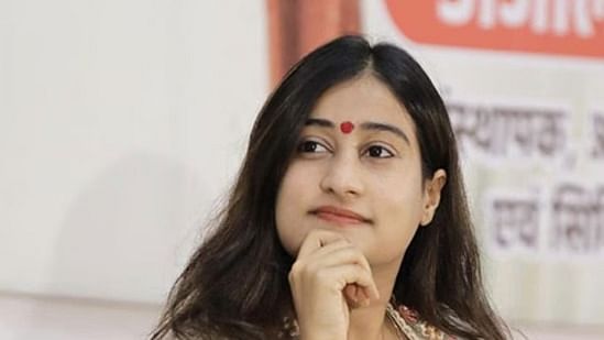 Anjali Birla: Journey From Model To An Ias Officer, Know Why Lok Sabha ...