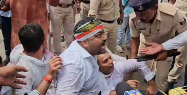 Bihar News: Lathi charge on Youth Congress workers in Patna, jawan's head injured; assembly march