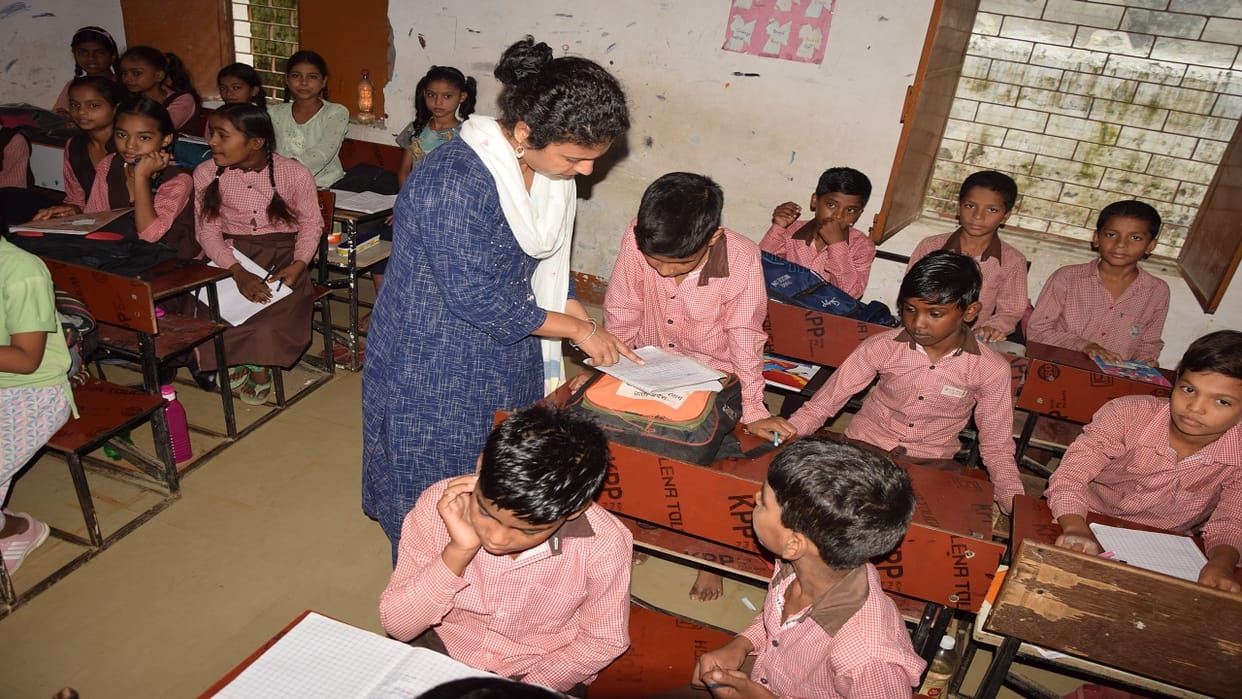 DM Durga Shakti Nagpal taught the children like a teacher in School