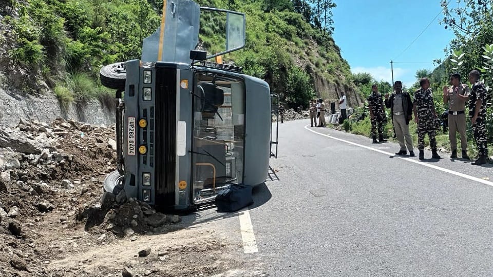 SSB vehicle overturned on road due to brake failure in lohaghat champawat