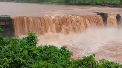 heavy rains batter south central Gujarat districts trains affected