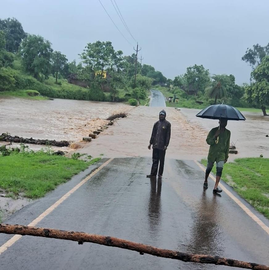 Katni Rain: 24 hours of rain caused flooding in many villages of Katni, roofs of houses collapsed