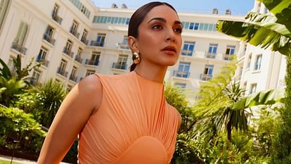 Kiara Advani War 2: ‘वॉर 2’ की शूटिंग में शामिल होने पहुंची कियारा का वीडियो लीक, किरदार का खुलासा होना बाकी Kiara Advani Begins Shoot For War 2 Hrithik Roshan Jr NTR Starrer Video Goes Viral Watch