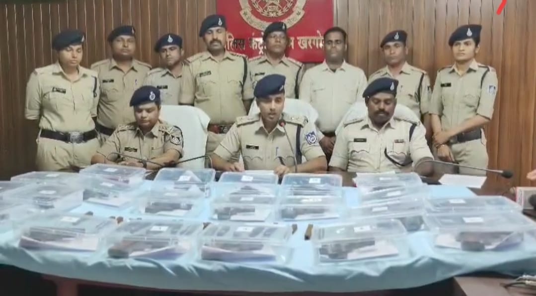 Omkareshwar: Illegal pistol smuggling gang busted, police seized 21 pistols and material for making weapons.