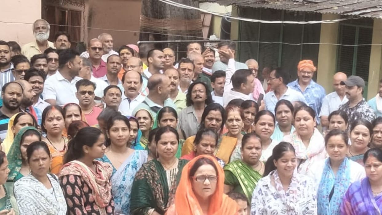 Ruckus outside Vishwanath temple Regular visitors expressed displeasure