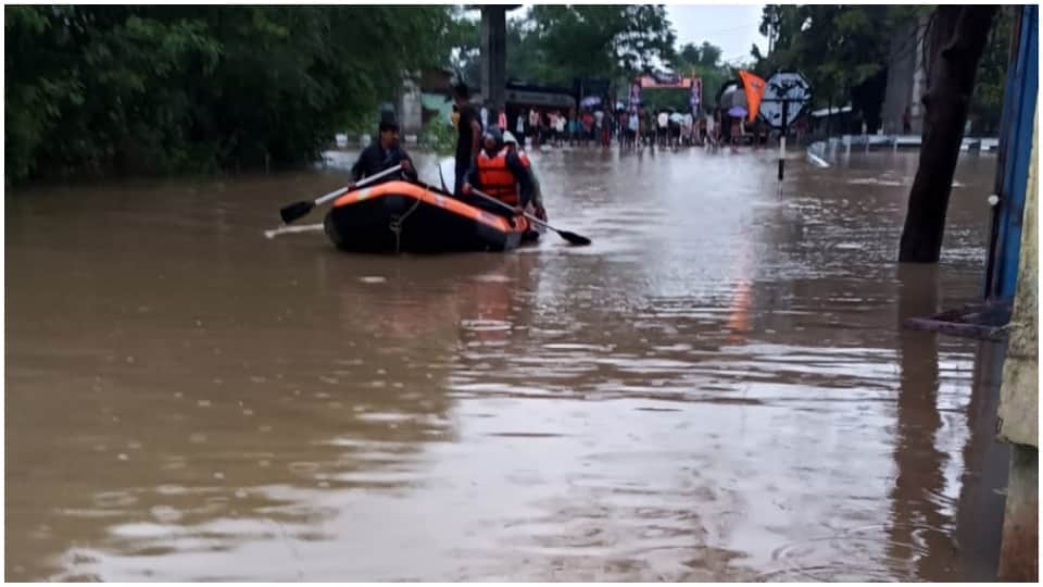 MP Weather Forecast Today IMD Alert for Rain Food Situation in Bina and Tikamgarh Madhya Pradesh News in Hindi