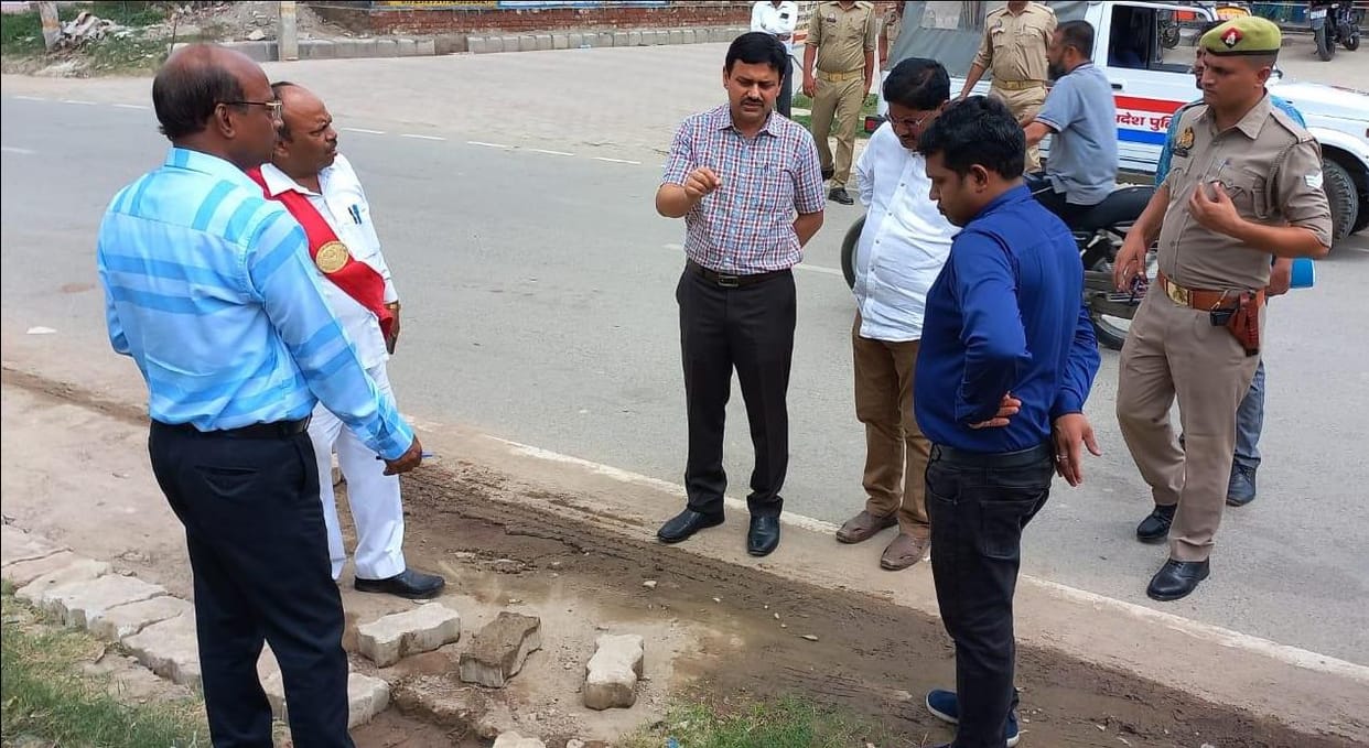 Commissioner inspected Panchkroshi Marg reprimanded for shortcomings in varanasi