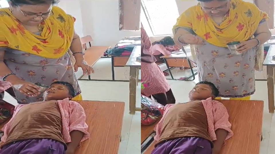 boys and girls fainted in primary schools due to heat In Kasganj