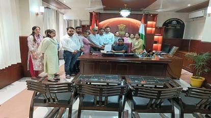 धर्मशाला: मांगें नहीं मानी तो 25 जुलाई से कार्यालयों की चाबियां सौंपेंगे, पटवारी और कानूनगो ने दिया अल्टीमेटम Patwari, Kanungo gave ultimatum: If the demands are not met, we will hand over the keys of the offices of addi