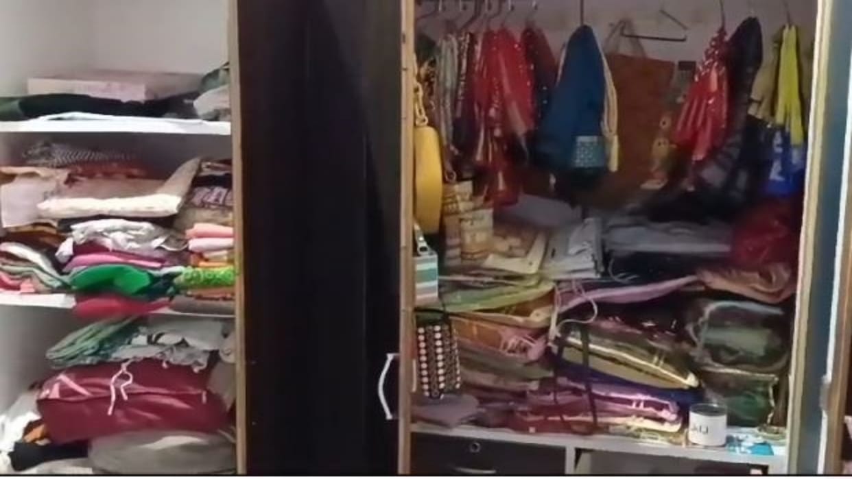 Alwar : Thieves took away goods including cash from the deserted house, the family had gone to visit Kanhaji
