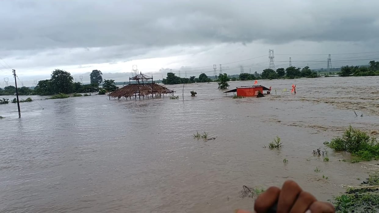 Sagar: People were sleeping in houses built in the fields, flood water entered at night, rescue of 100 people