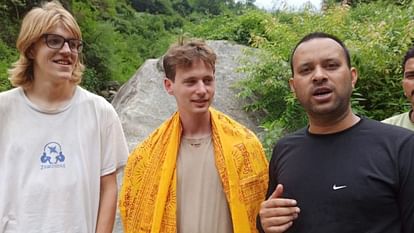 Shrikhand Mahadev Yatra: यूट्यूब पर वीडियो देख श्रीखंड महादेव के दर्शन के लिए इन देशों से पहुंचे श्रद्धालु After watching the video on YouTube devotees from Australia and Germany reached to see Shrikhand Mahadev