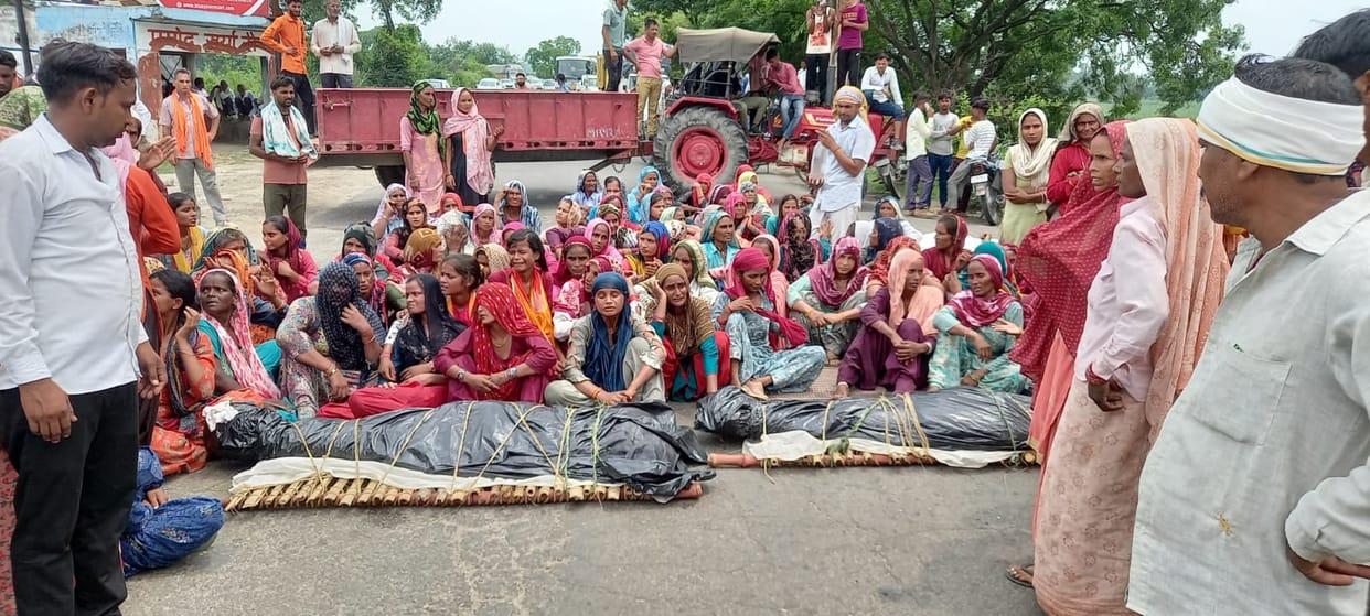 Muzaffarnagar: Pauri road blocked due after death of two brothers, family created a ruckus