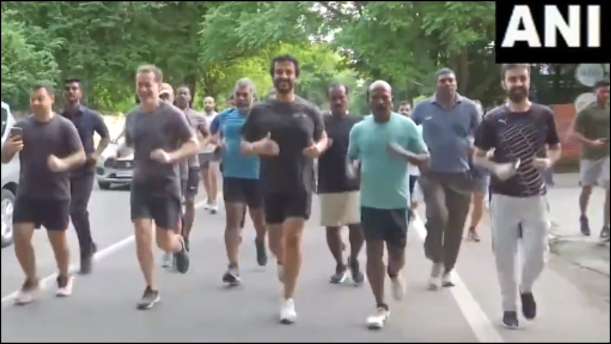 UAE Minister of Economy Abdulla bin Touq Al Marri joins Tamil Nadu Health Minister Subramanian for a jogging