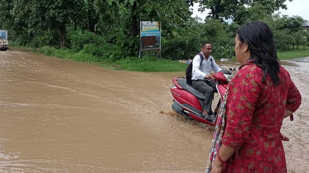 Heavy rain landslide in Uttarakhand Gangotri highway closed rain drains overflowing water entered houses