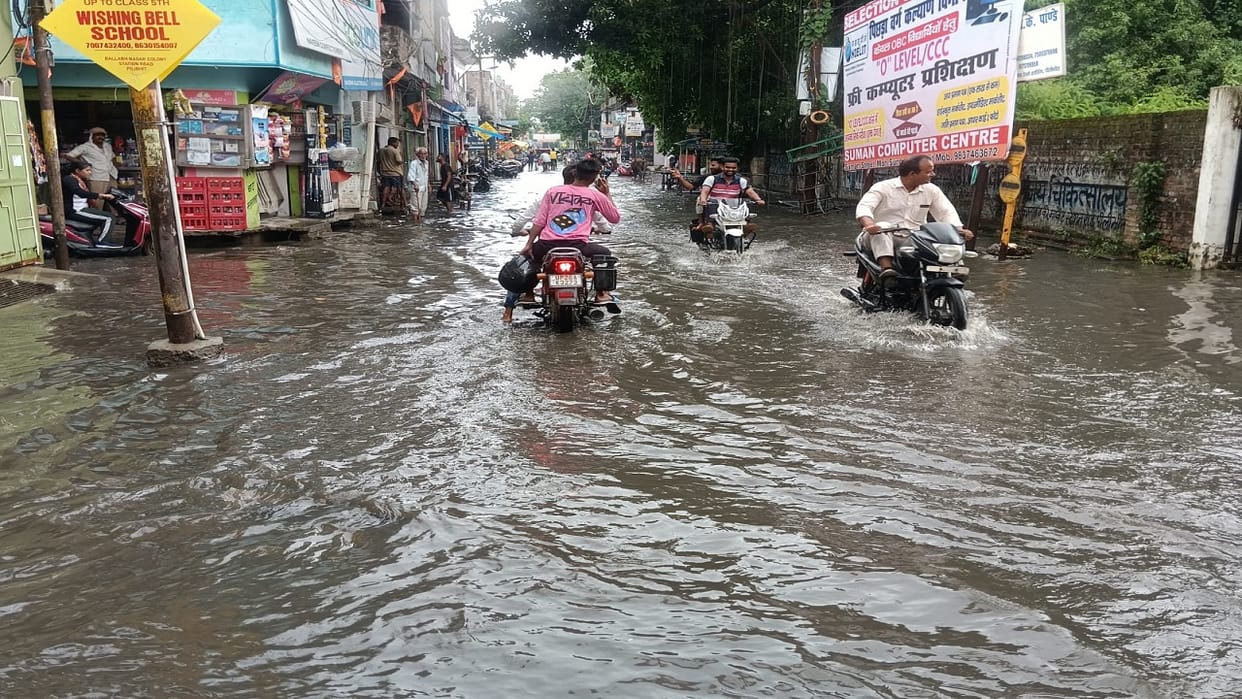 waterlogging on the roads due to heavy rain in Pilibhit