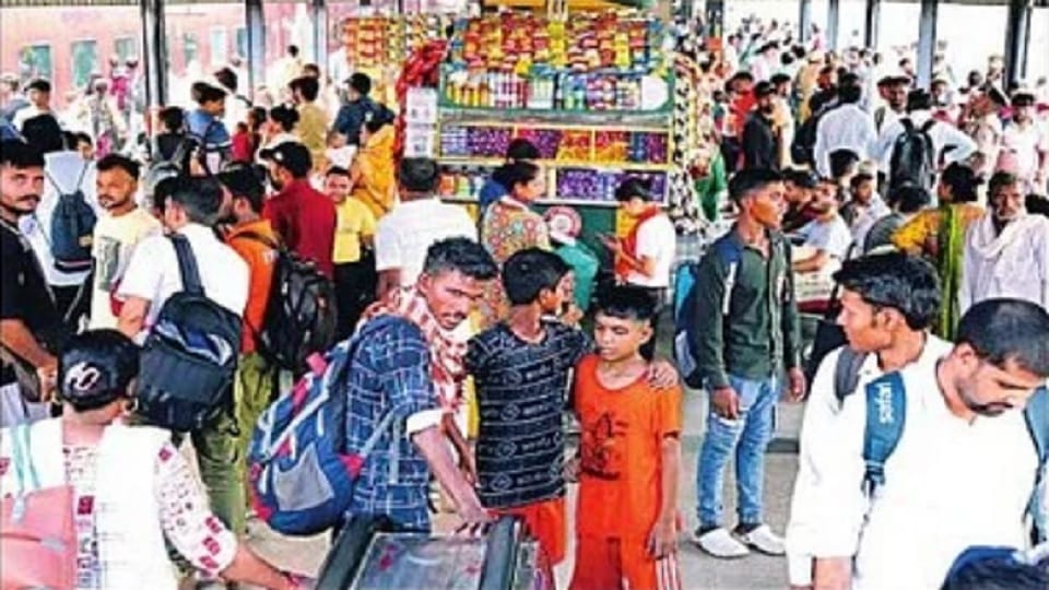 Ghaziabad: Trouble for travelers during Sawan season