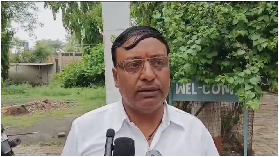 Ashoknagar News: School CEO harassed when money was not deposited for books