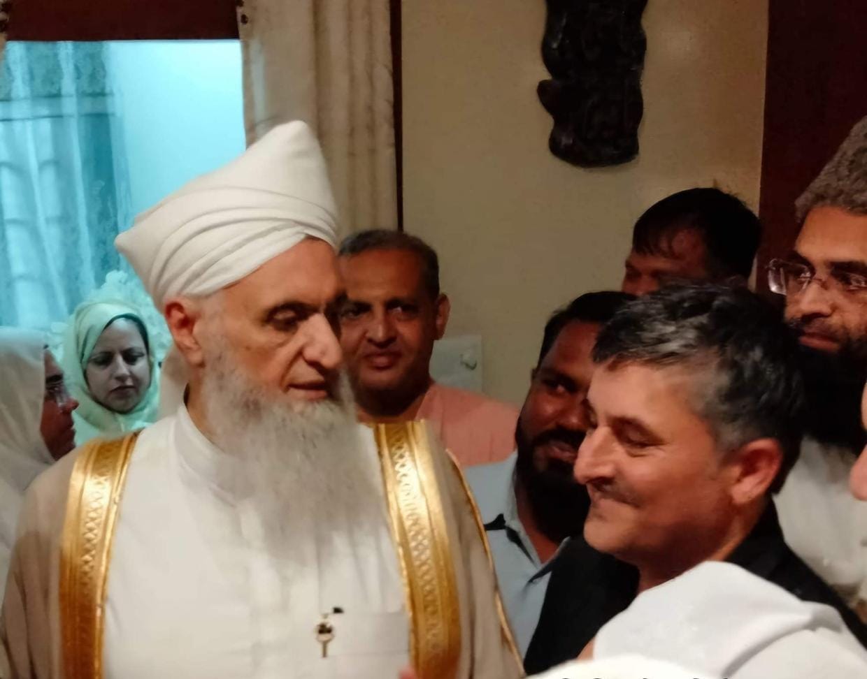 Bhopal: Imam of Palestine's mosque reached Bhopal on a personal visit, people gathered to get a glimpse