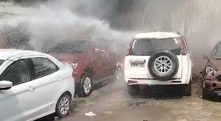 Bihar: Fire breaks out in Ford service center in Patna, loss of property worth crores of rupees
