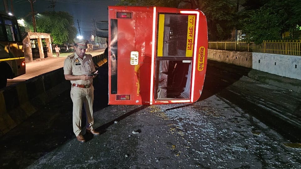 Moradabad: Roadways bus going from Bareilly to Delhi overturned, forty passengers were board