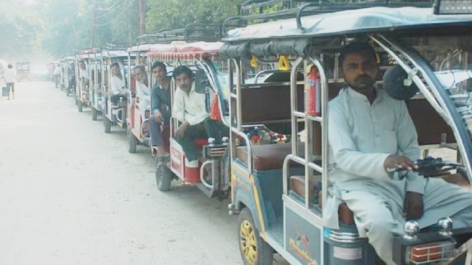 Delhi E-Rickshaw Fare Hike: how to apply for e rickshaw ka dlehi mein 20 rupees kiraya