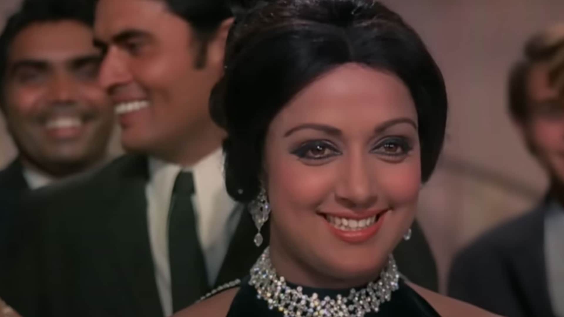 Amir Garib golden jubilee released on 26 July 1974 Dev Anand Hema Malini Prem Nath directed by Mohan Kumar