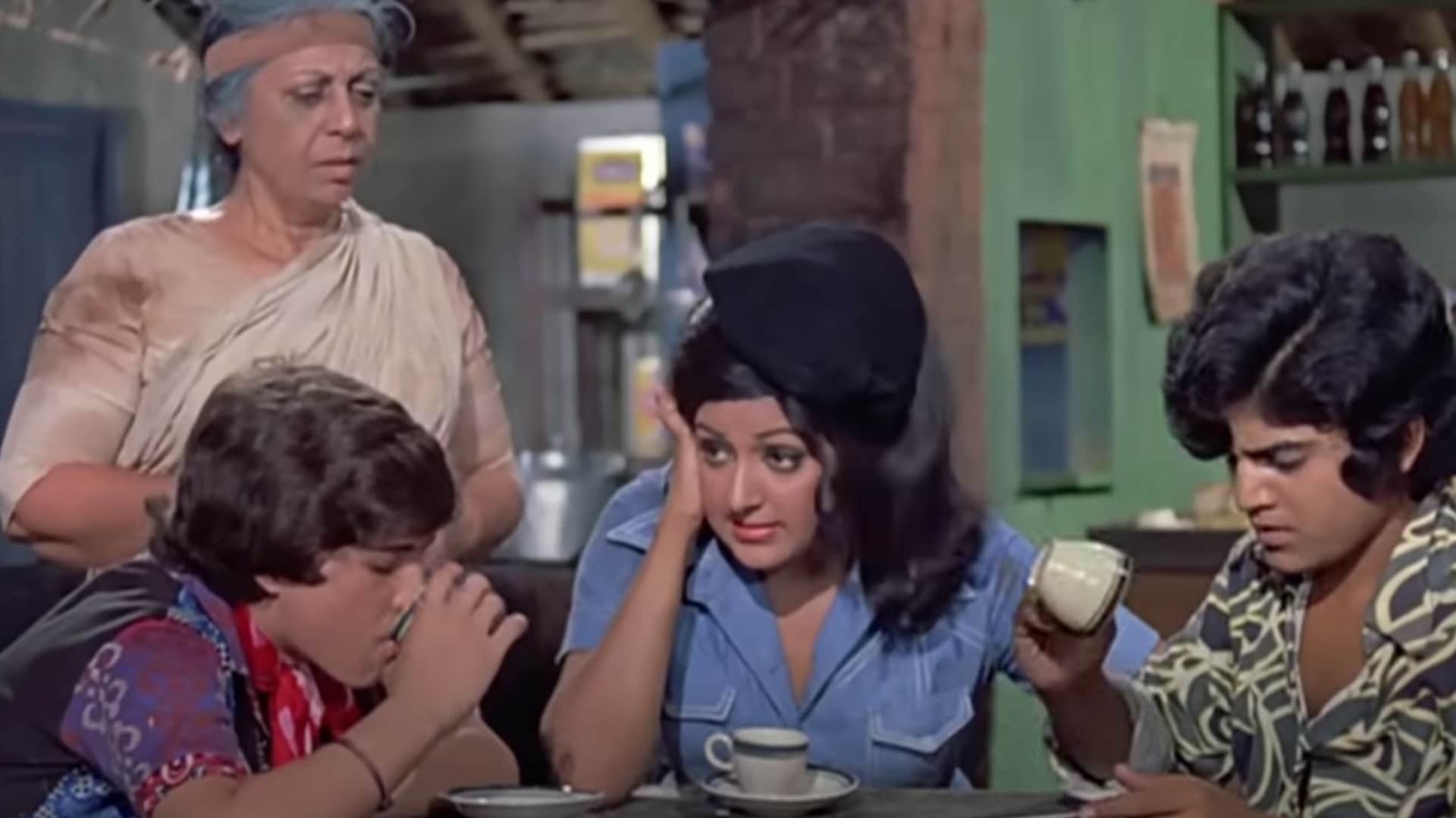 Amir Garib golden jubilee released on 26 July 1974 Dev Anand Hema Malini Prem Nath directed by Mohan Kumar