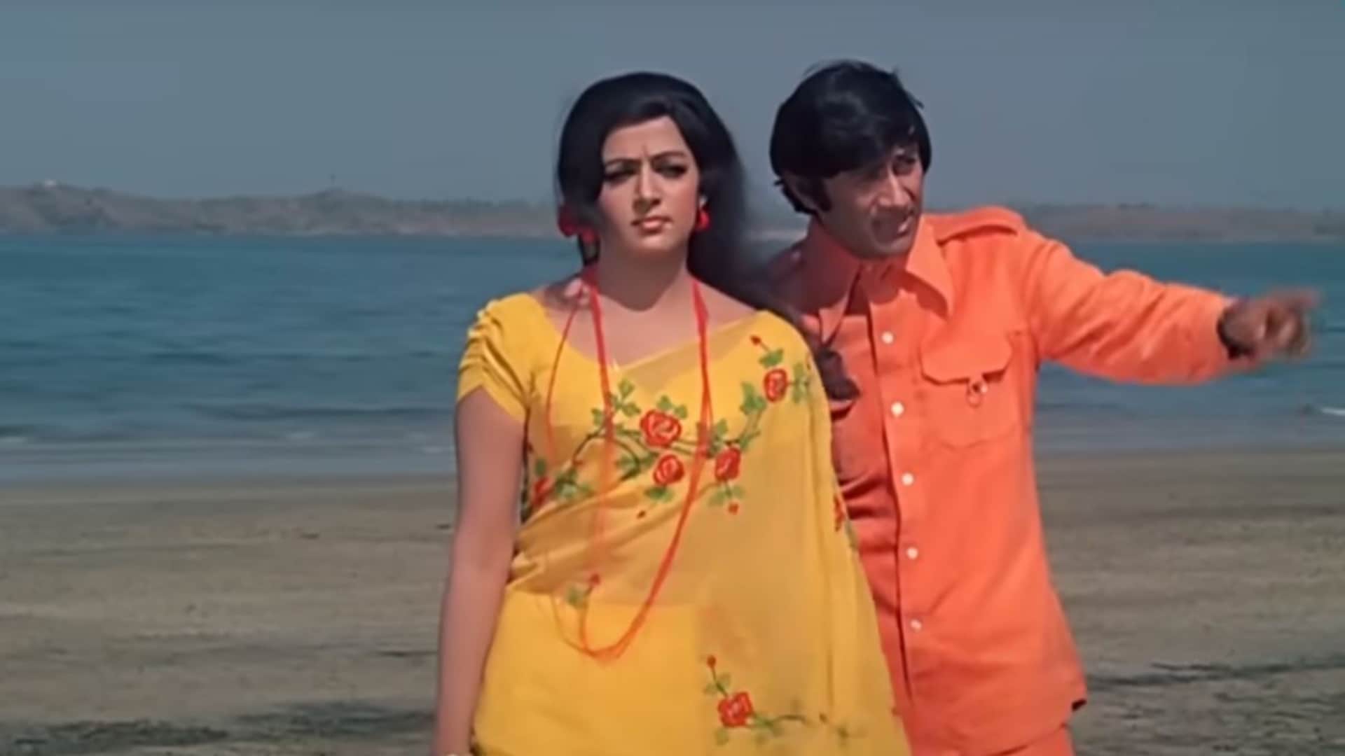 Amir Garib golden jubilee released on 26 July 1974 Dev Anand Hema Malini Prem Nath directed by Mohan Kumar