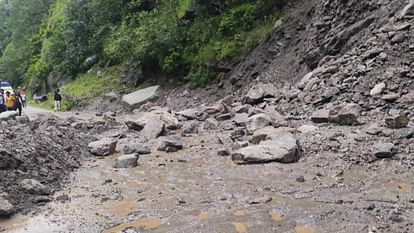 Gangotri Highway Heavy debris-boulder fell on Gangotri National Highway read All Updates in hindi