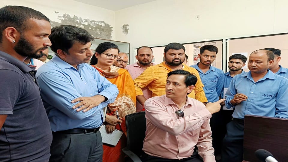 Kumaon Commissioner raids fitness center in haldwani