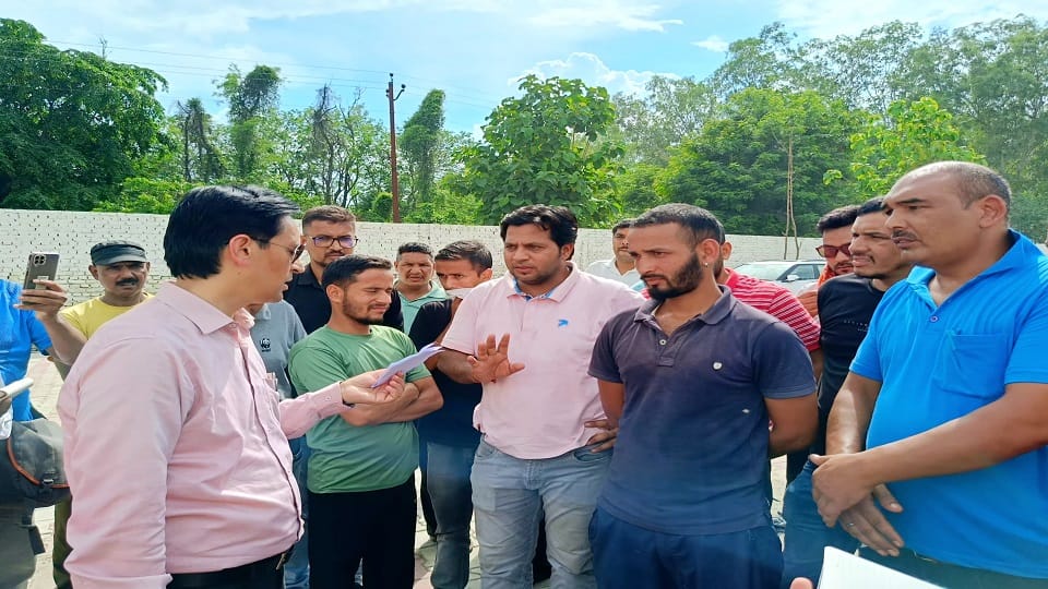 Kumaon Commissioner raids fitness center in haldwani