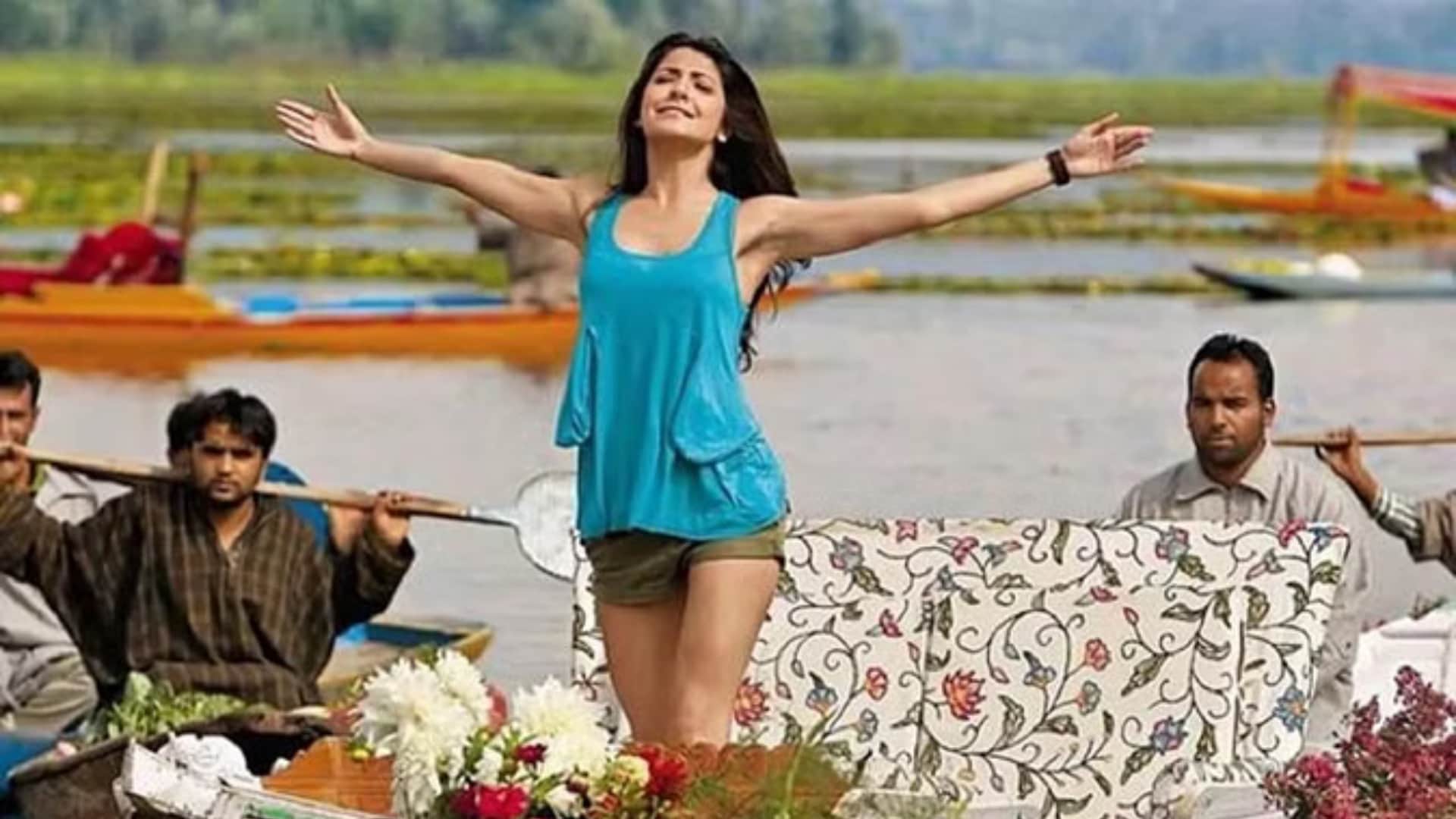 Javed Akhtar talks about Jab Tak Hai Jaan says When you are pretending to be you tend to exaggerate