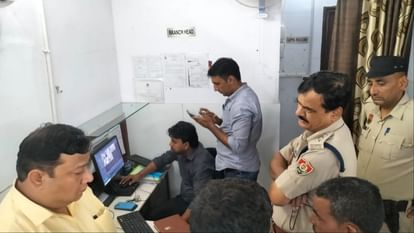 Haryana: रोहतक में बैंक में लूट, हथियार के बल पर की वारदात, कैश लेकर फरार Haryana: Robbery in bank in Rohtak, incident with force of arms