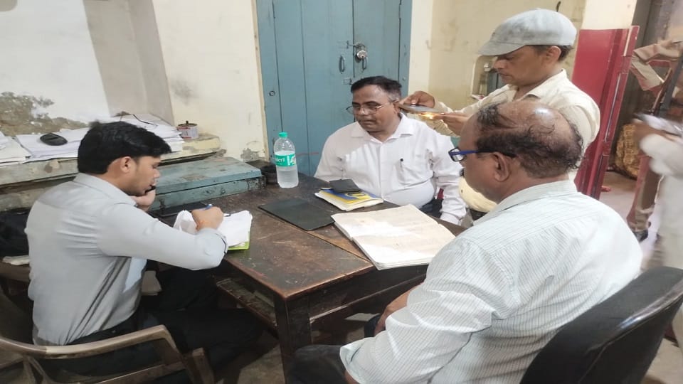 fake birth certificate in Etah administrative team conducted raids in Jaithra