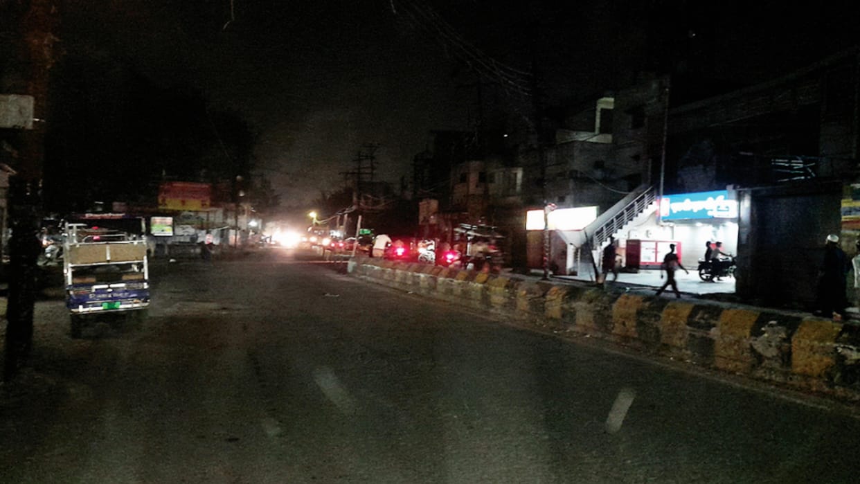 Kanpur in darkness, no wires, no switches, no equipment, 20 thousand street lights are out of order