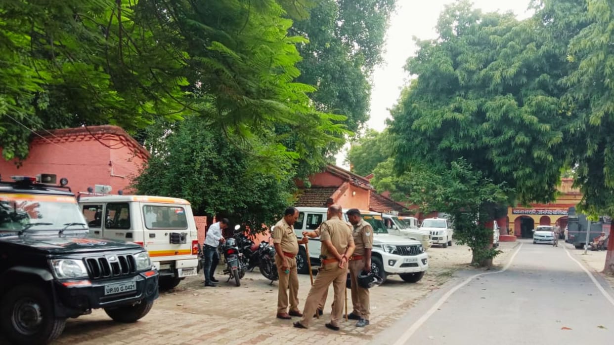 ADG Varanasi and STF raid on UP-Bihar border arrested 20 people including policemen