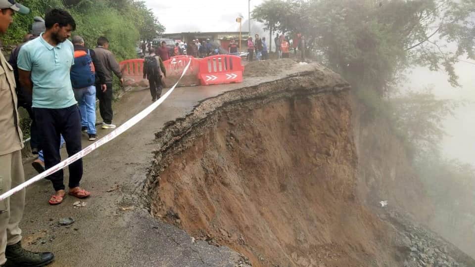 Uttarakhand Rainfall: Malari Highway 20 meters collapsed  700 devotees Stuck on Badrinath Highway