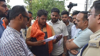 UP News: Conversion campaign in makeup institute, Harassment for wearing Kalawa and Mangalsutra