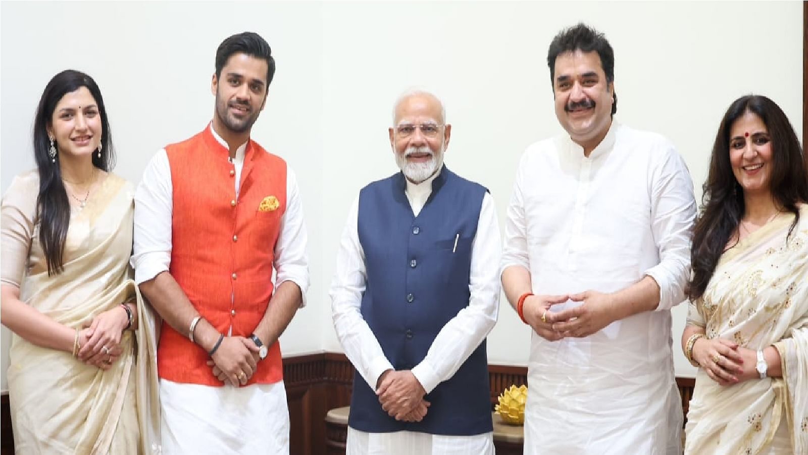 Kuldeep Bishnoi Met Pm Modi; Wife Renuka Bishnoi, Son Bhavya Bishnoi ...