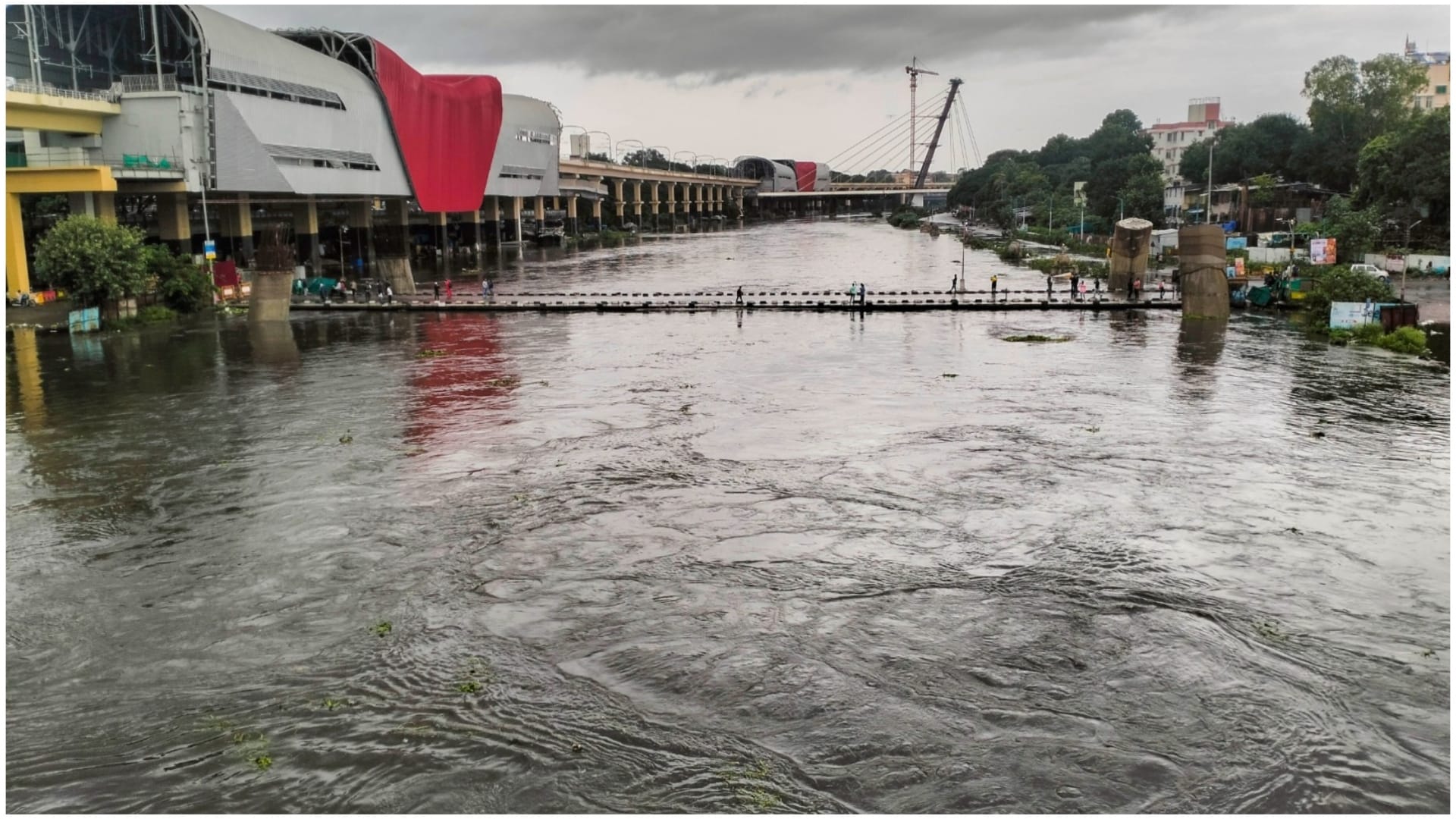 Heavy rain in pune thane maharashtra road closed bridge went under water