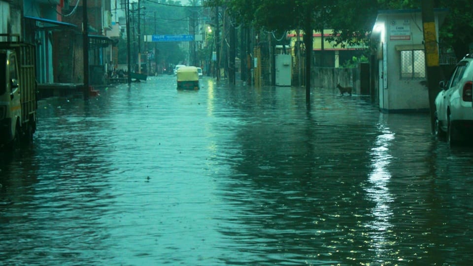LG and delhi government face to face regarding drainage plan and silt of drains
