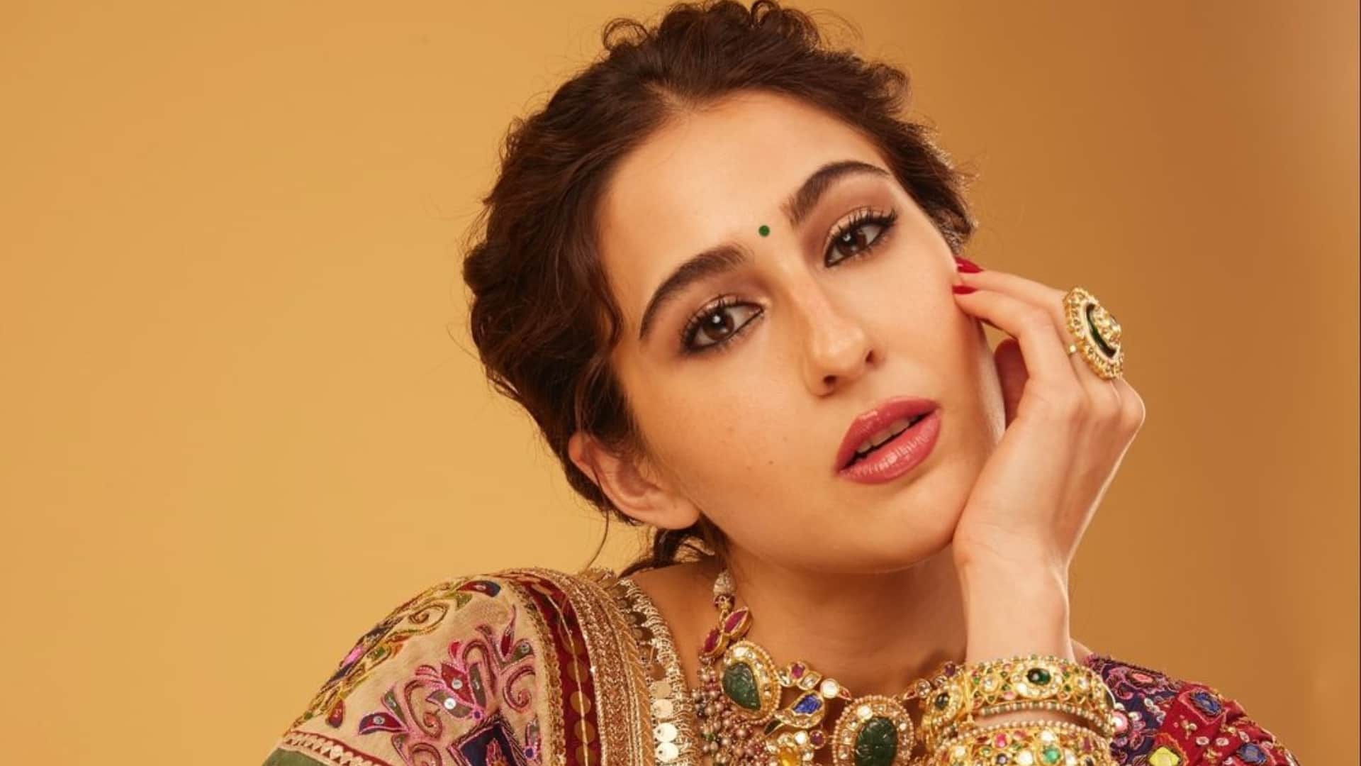Sara Ali Khan celebrated her birthday with the paparazzi actress looked very beautiful in desi look