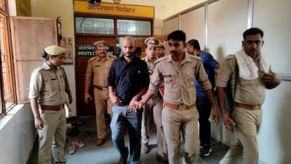 Police and administration have raided Sant Kabir Nagar together, 30 middlemen have been arrested