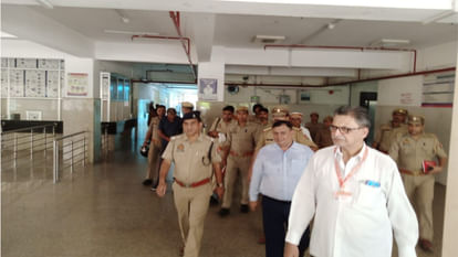 Police and administration have raided Sant Kabir Nagar together, 30 middlemen have been arrested