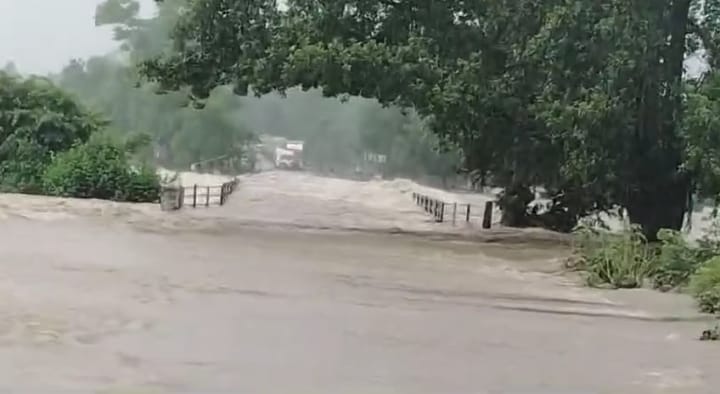 Chhatarpur: Dhasan river is in spate, contact with Chhatarpur and Tikamgarh lost